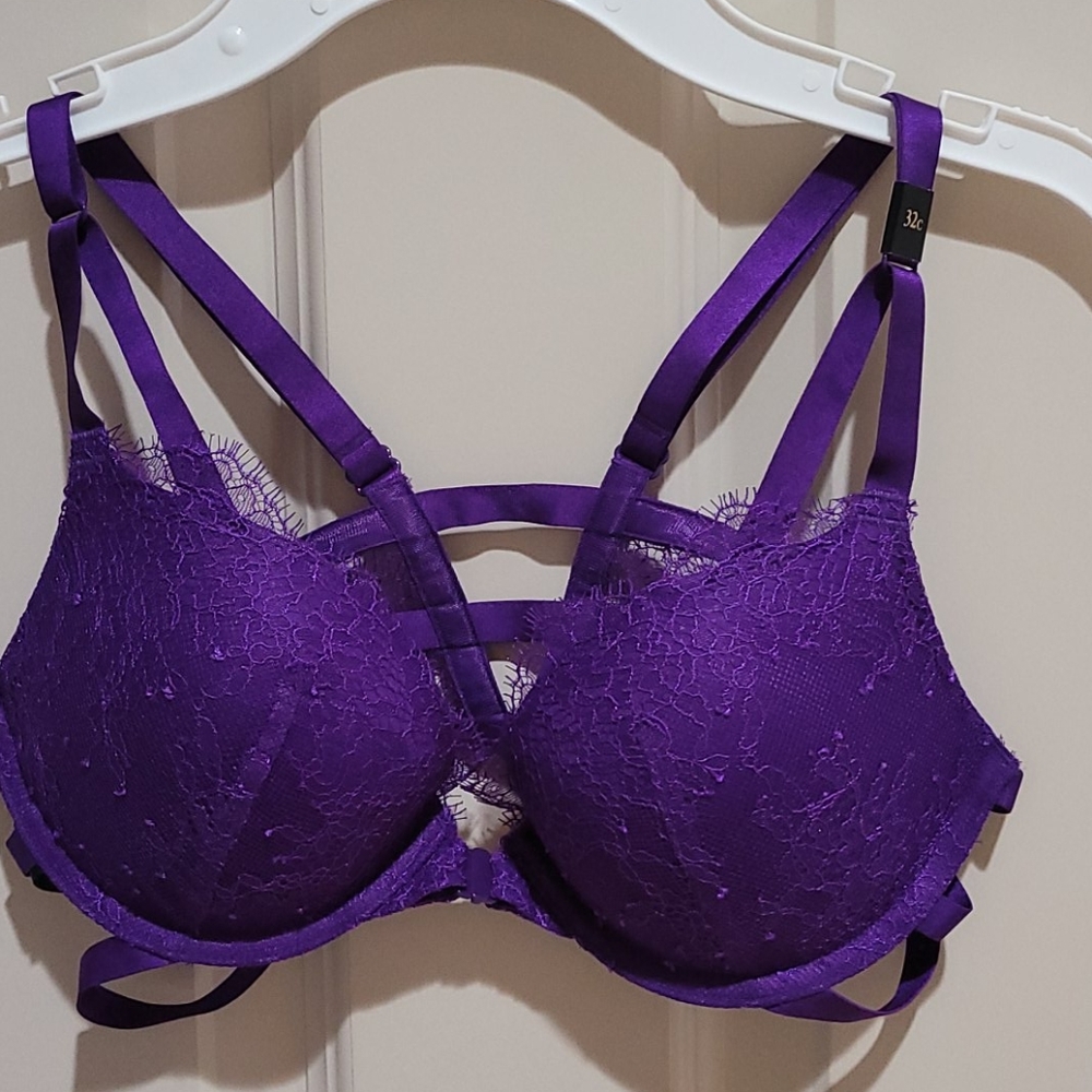 32C Victoria's Secret Very Sexy Pushup Bra NEW